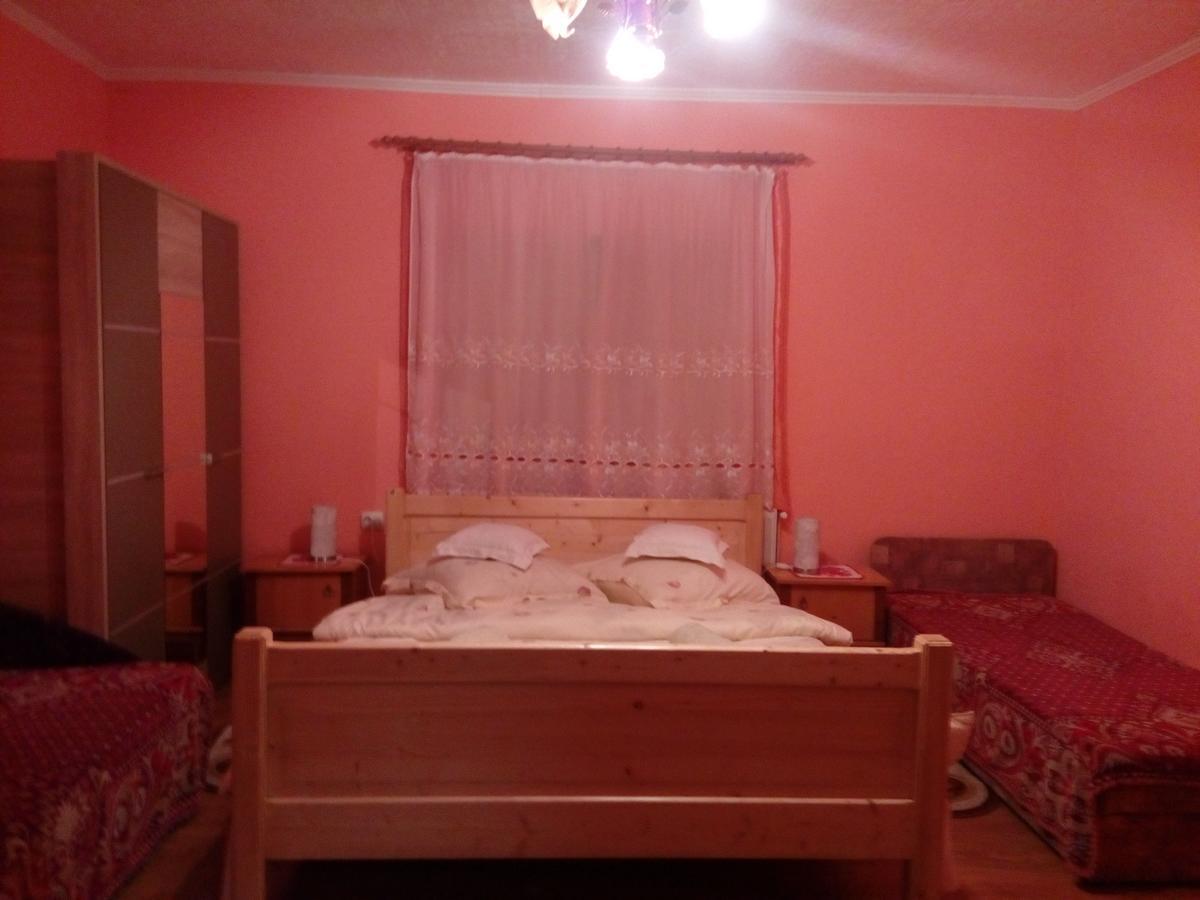 Csergo Ildiko Vendeghaz Hotel Lăzarea Екстериор снимка