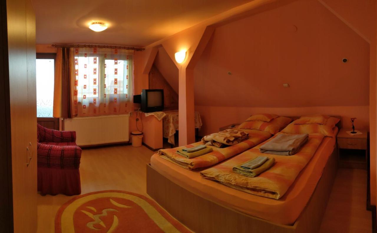 Csergo Ildiko Vendeghaz Hotel Lăzarea Екстериор снимка